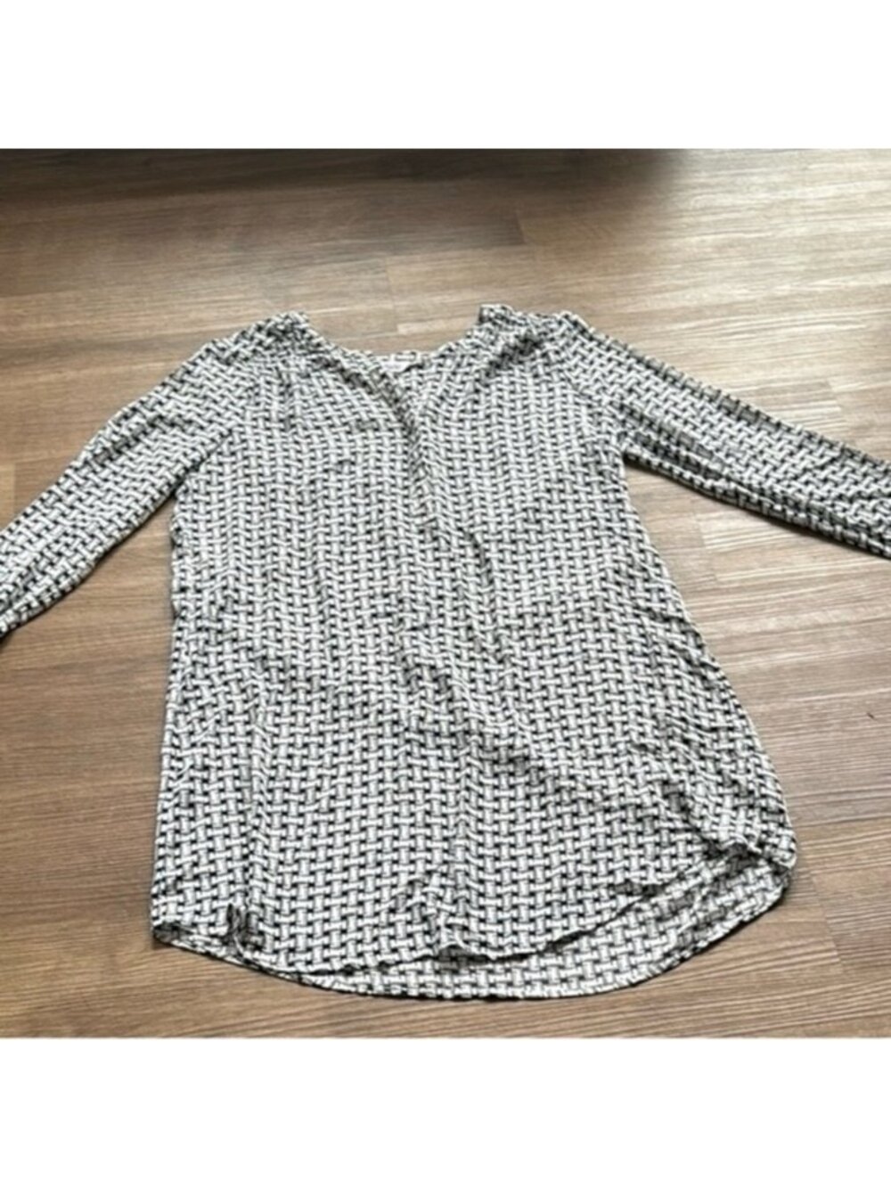 Women's Black and White Top